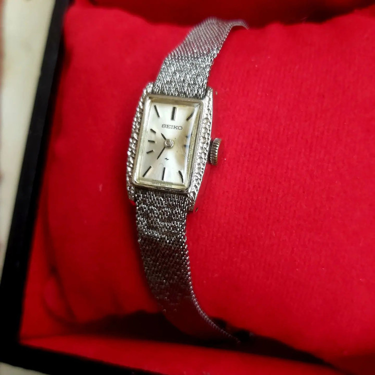 سیکو⌚ زنانه اورجینال ژاپن بسیار خاص #وستن_واچ_سوئیس ⌚ #رولکس_مردانه#سیکو_اورجینال