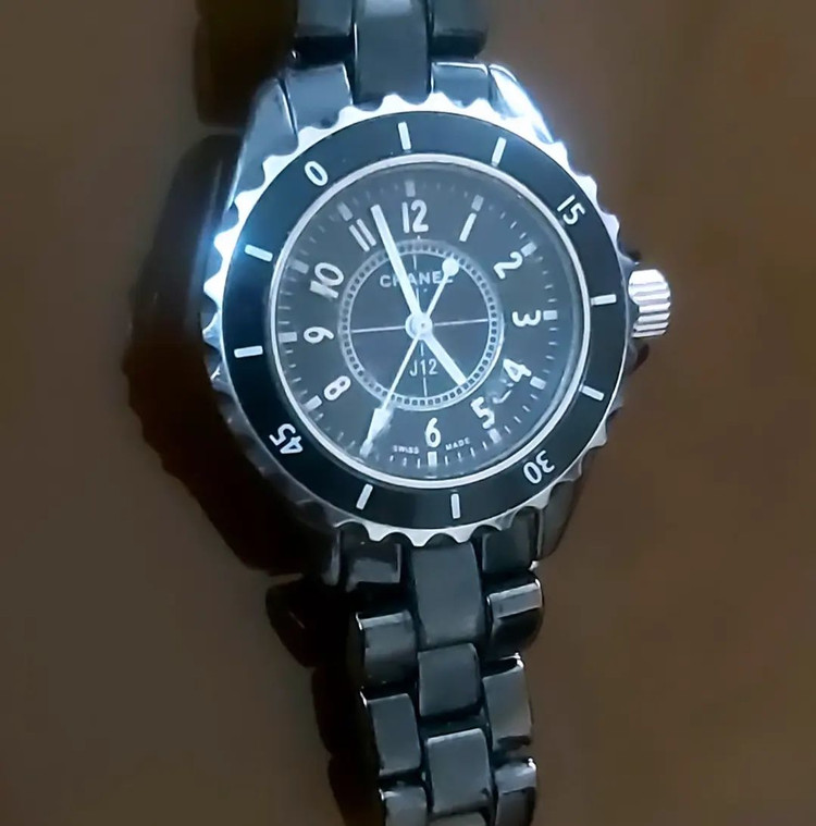 ساعت شنل⌚ اورجینال کوارتز بدنه و بند سرامیکی زه چرخان