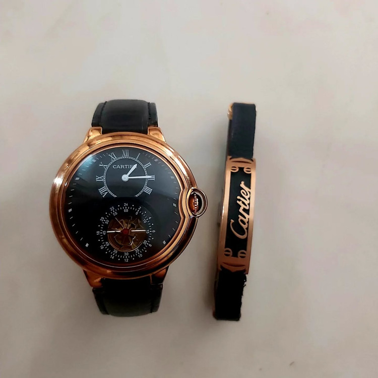 جنسیت : مردانه نوع : عقربه ای برند : کارتیه⌚